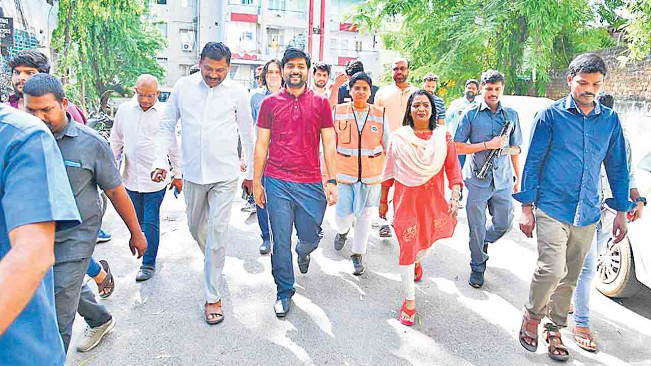 జీహెచ్‌ఎంసీ స్థలాన్ని ఆక్రమిస్తే చర్యలు