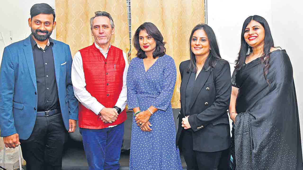 ఉన్నత విద్య అభ్యసించేందుకు..