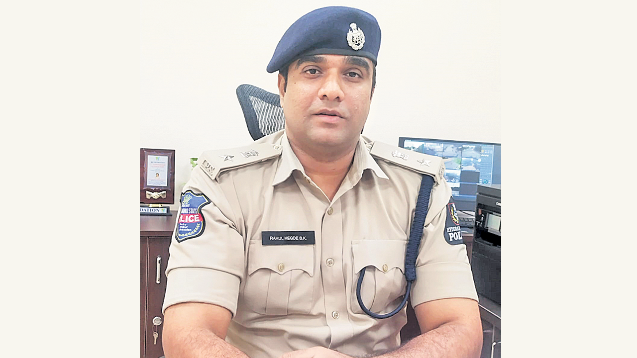 అంబులెన్స్‌లకు గ్రీన్‌ సిగ్నల్‌