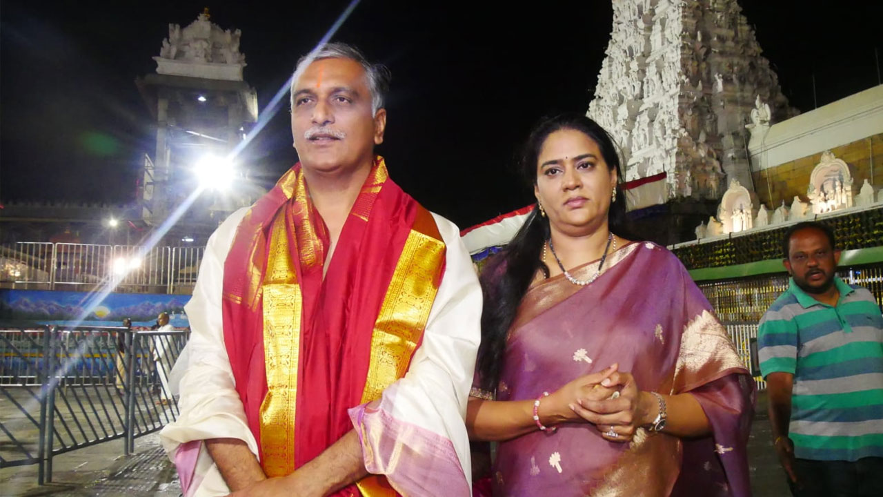 Minister Harish rao | తిరుమల శ్రీవారిని దర్శించుకున్న మంత్రి హరీశ్‌ రావు దంపతులు