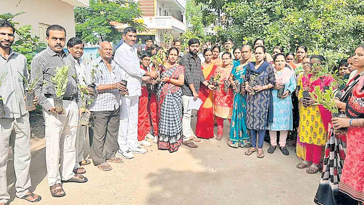 హరితహారంలో భాగస్వాములు కావాలి