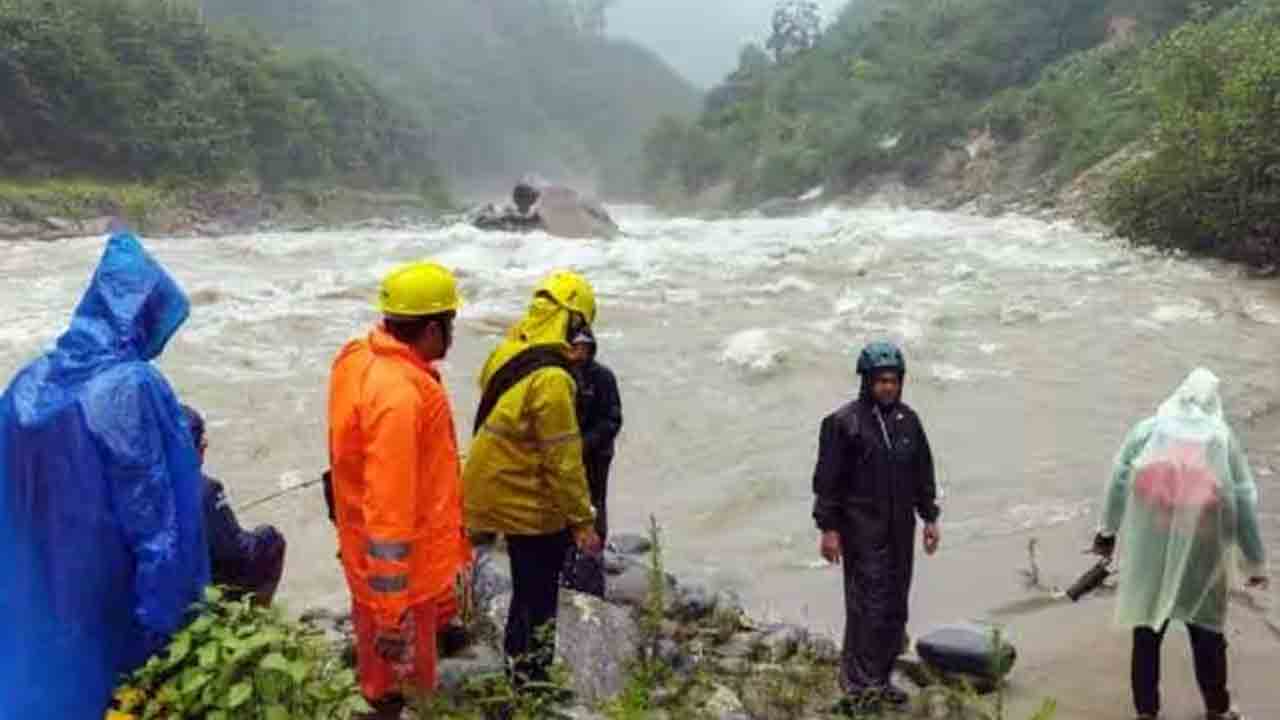 Heavy Rains | దేశంలోని పలు రాష్ట్రాలకు భారీ వర్ష సూచన.. అలర్ట్‌ జారీ చేసిన ఐఎండీ
