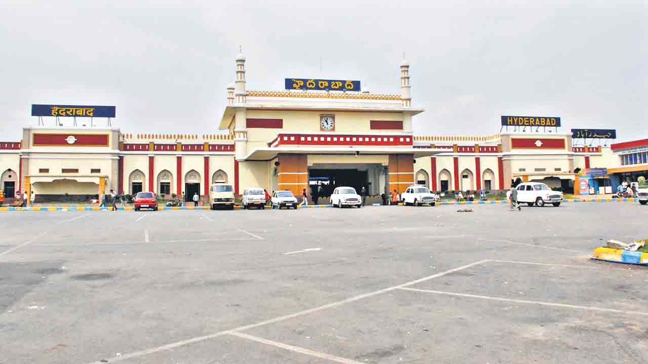 తొలి విడతలో 21 స్టేషన్ల అభివృద్ధి