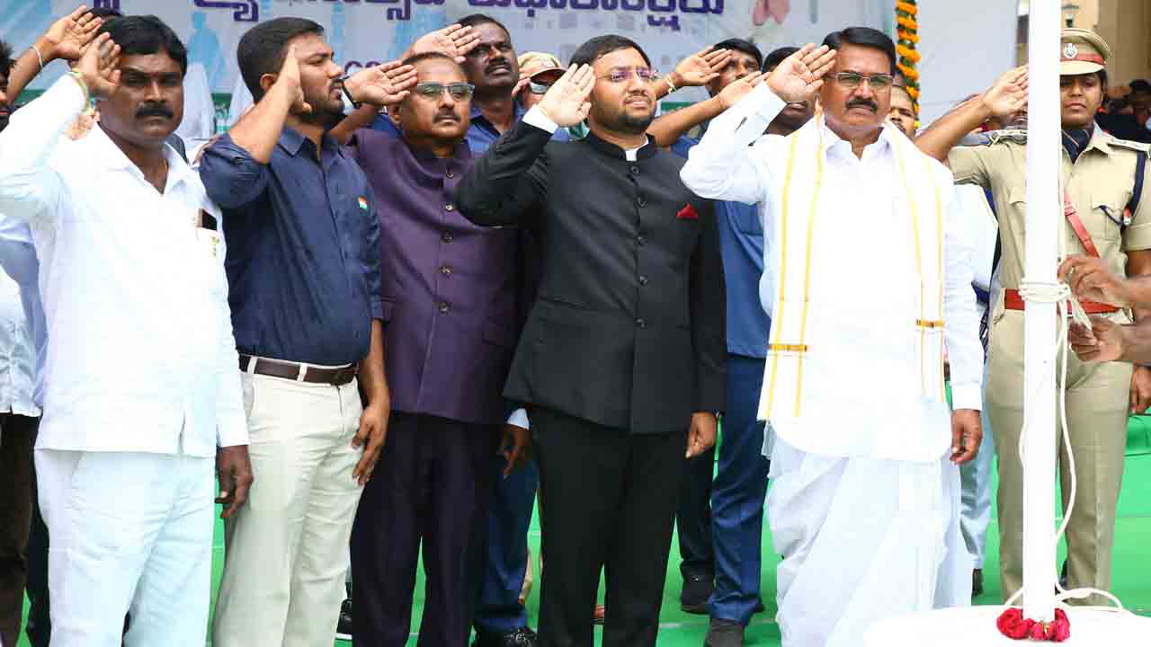 మహనీయుల త్యాగాలను స్మరించుకుందాం