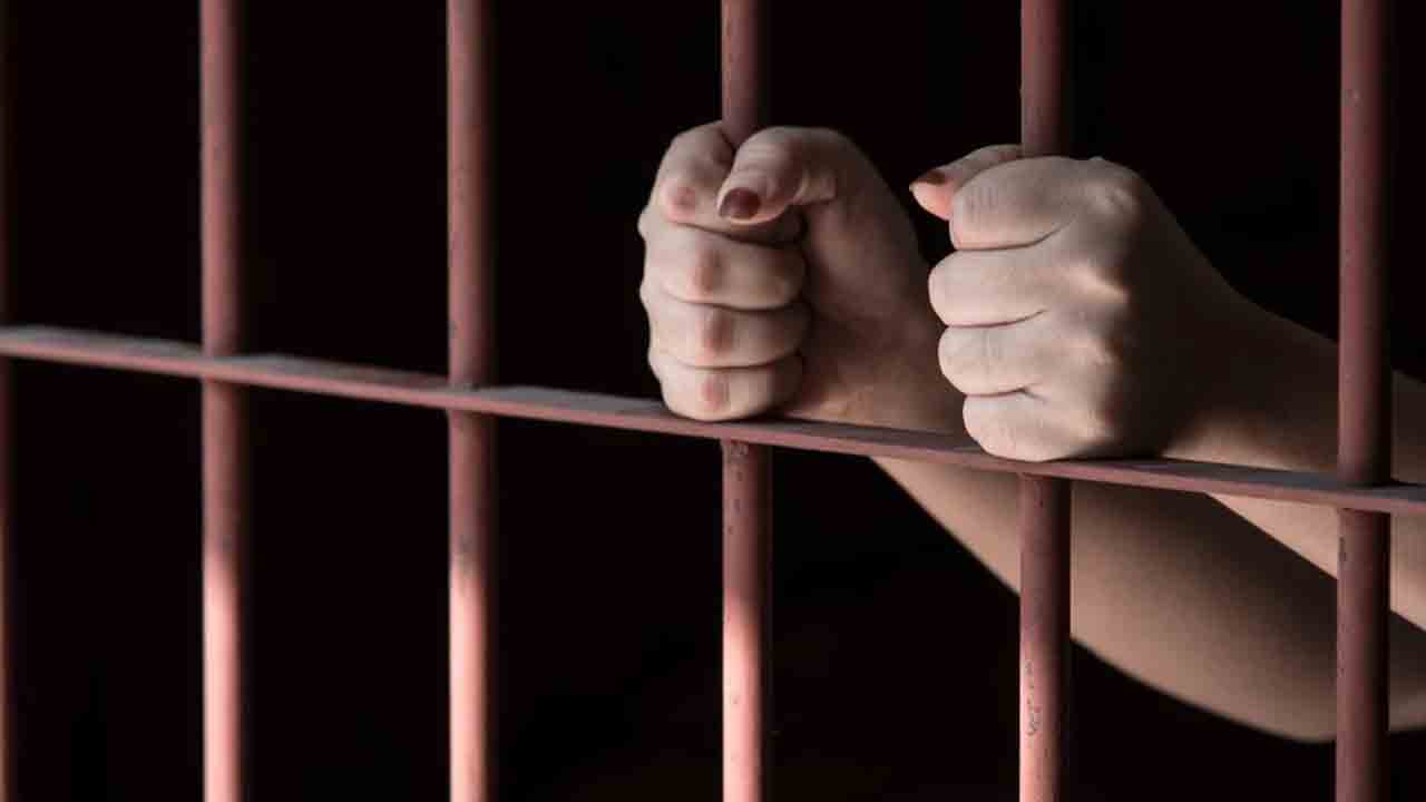 అవినీతి కేసులో ఎస్సైకి జైలు శిక్ష