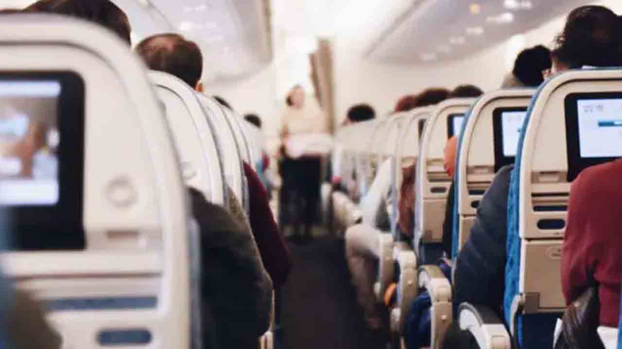 IndiGo | రక్తం కక్కుకుని చనిపోయిన ప్రయాణికుడు.. ఇండిగో ఫ్లైట్‌లో ఘటన