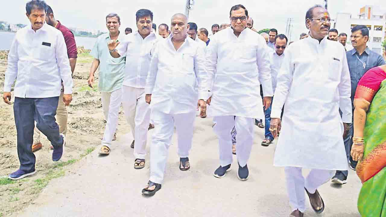 అభివృద్ధికి అడ్డుపడొద్దు