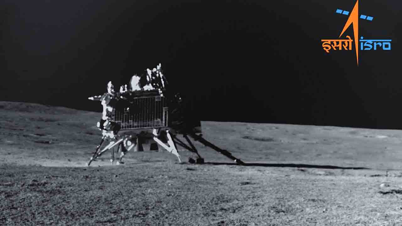 Pragyan rover |  స్మైల్‌ ప్లీజ్‌.. విక్రమ్‌ ల్యాండర్‌ ఫొటోలు తీసిన ప్రజ్ఞాన్‌ రోవర్‌