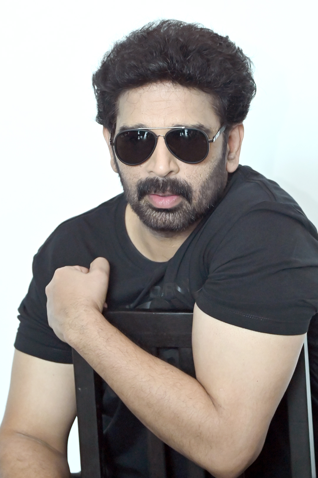 చేపలను ఒక ఊరి నుంచి మరో ఊరికి తీసుకెళ్లడం నా పని. అనుకోకుండా నాకు ఒకరోజు అమ్మాయి శవం కనిపిస్తుంది.