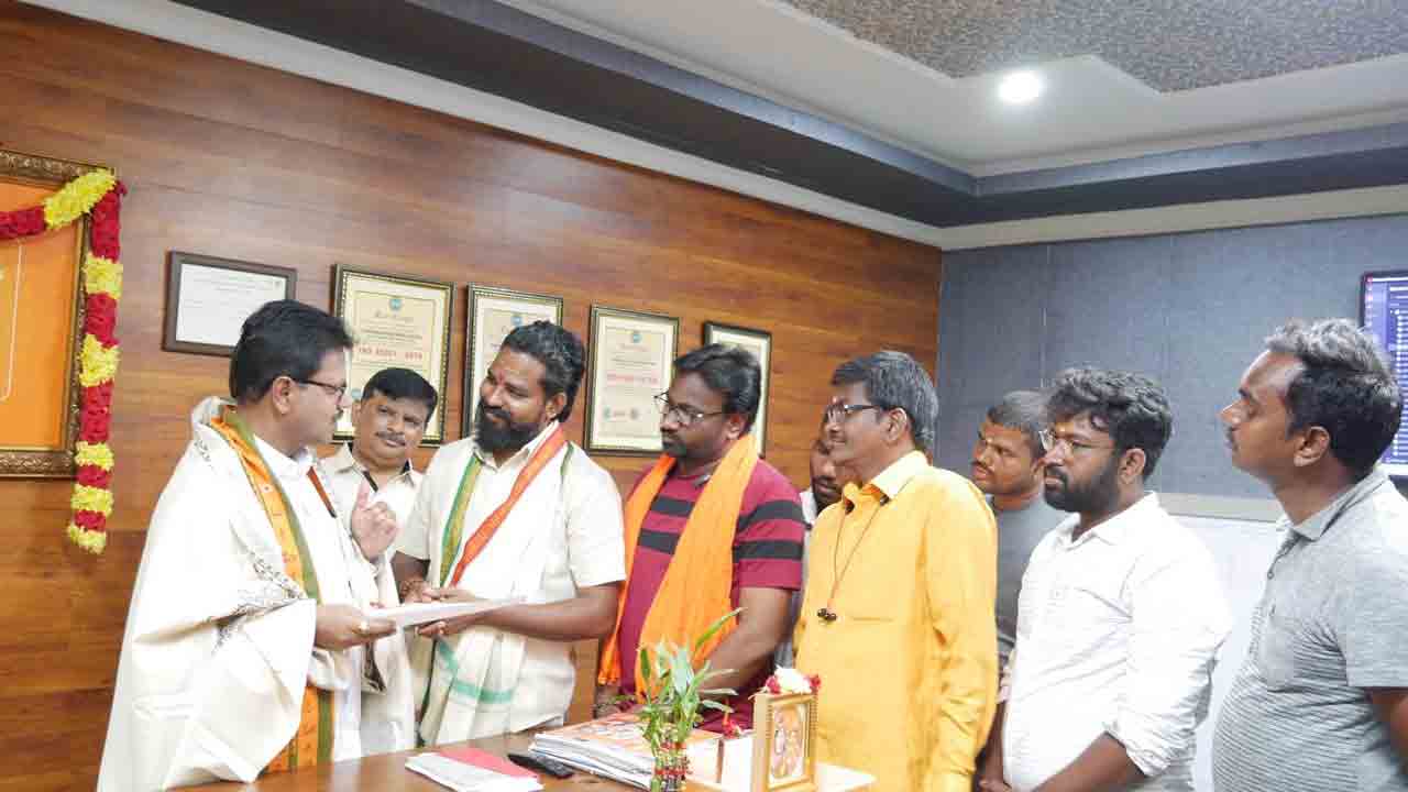 Srisailam | యాత్రికులకు మెరుగైన సౌకర్యాలు కల్పించండి.. ఈవో ల‌వ‌న్న‌కు కృష్ణ ధ‌ర్మ‌ర‌క్ష‌ణ స‌మితి విజ్ఞ‌ప్తి