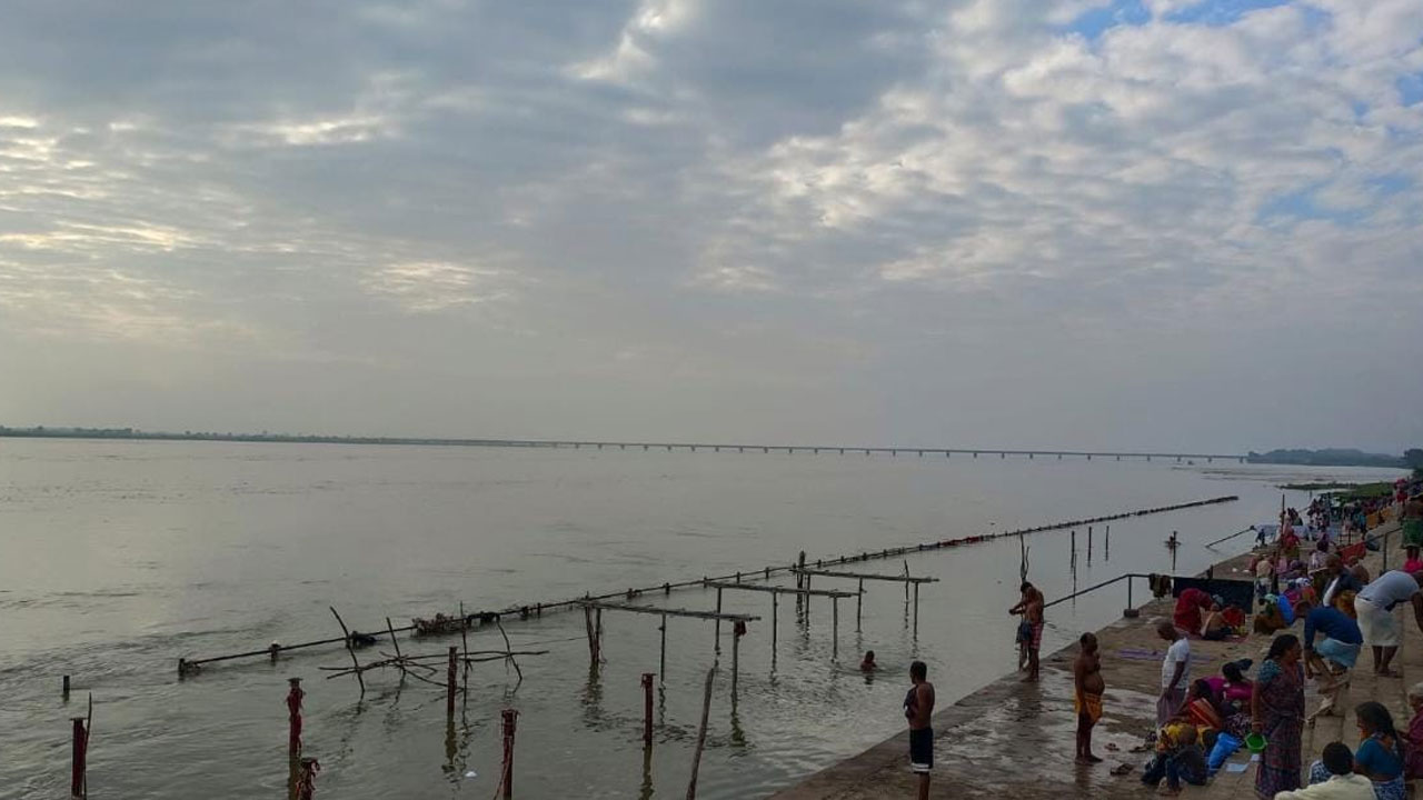 Kaleshwaram | కాళేశ్వరం వద్ద పెరుగుతున్న గోదావరి వరద ఉధృతి.. అన్నారం బరాజ్‌లో 6 గేట్లు ఎత్తి దిగువకు నీటి విడుదల