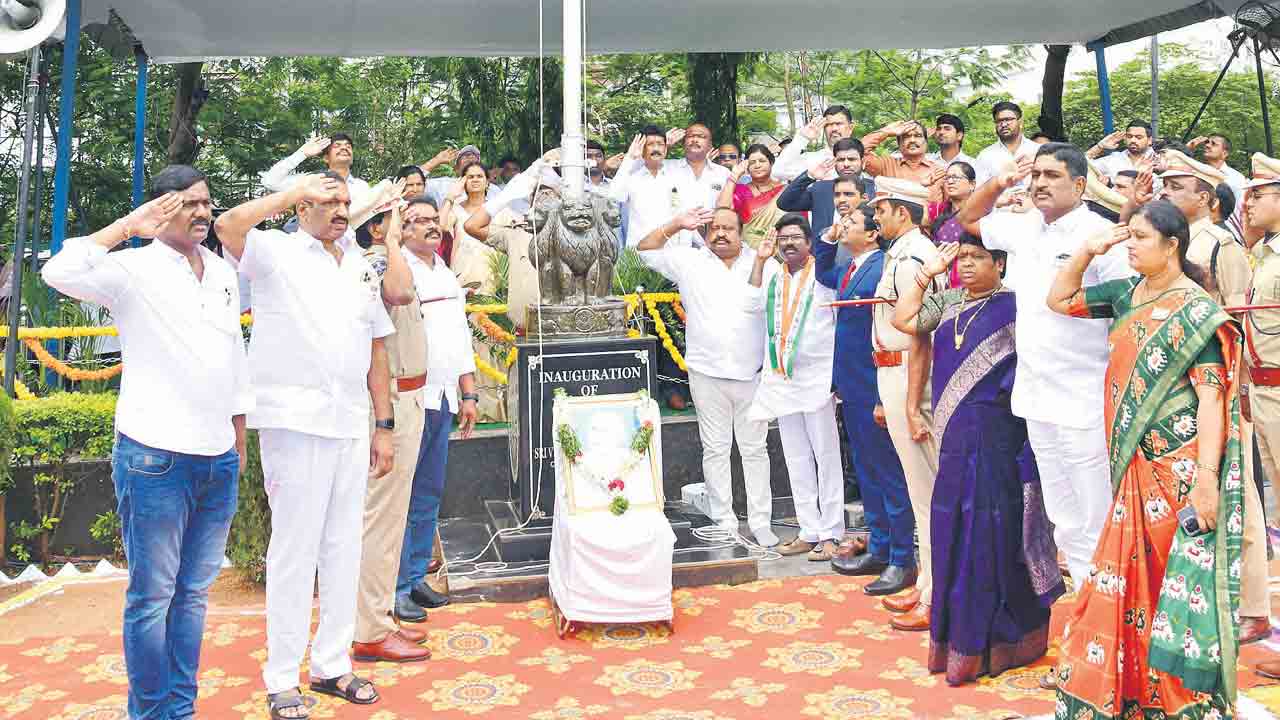 త్రివర్ణ సంబురం