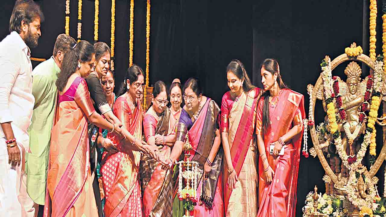 అమోఘం.. అనన్య నాట్యం