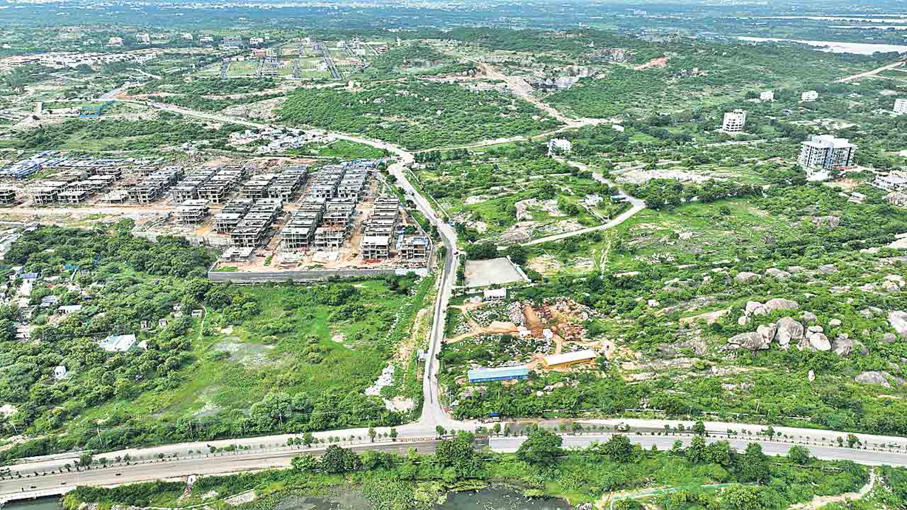 Budvel auction | నగర శివార్లలోనూ బంగారాన్ని మించిపోతున్న భూముల ధరలు.. బుద్వేల్‌లో ఎకరా 42 కోట్లు