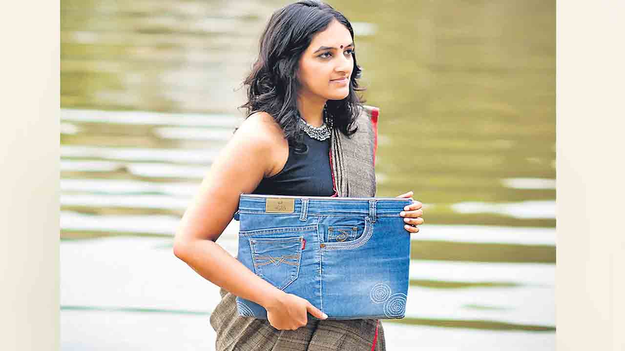 ల్యాప్‌ టాప్‌.. జీన్స్‌ బ్యాగ్‌