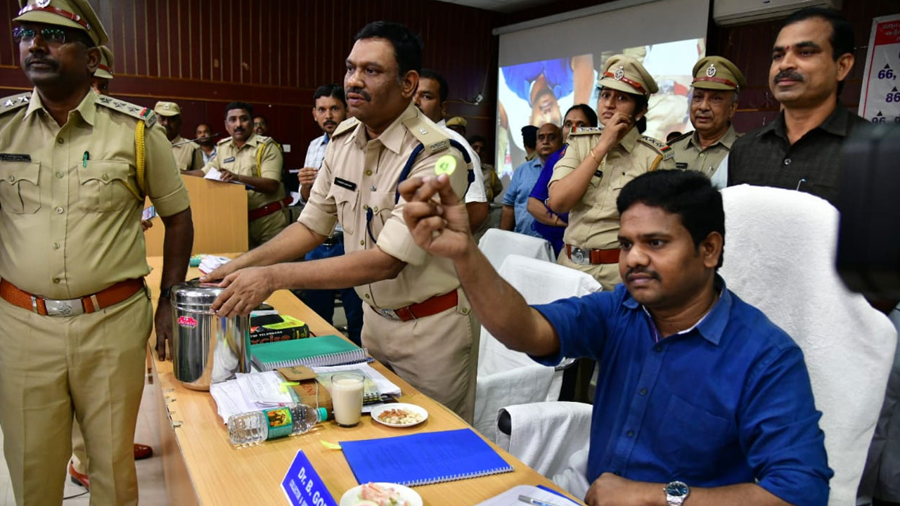 Liquor Shop Tenders | రాష్ట్రవ్యాప్తంగా కొనసాగుతున్న మద్యం దుకాణాలకు లక్కీ డ్రా