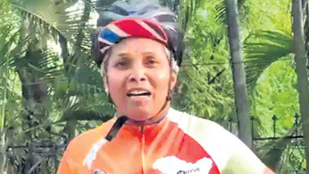 56 ఏండ్ల వయసులో సైకిల్‌పై 100కి.మీలు