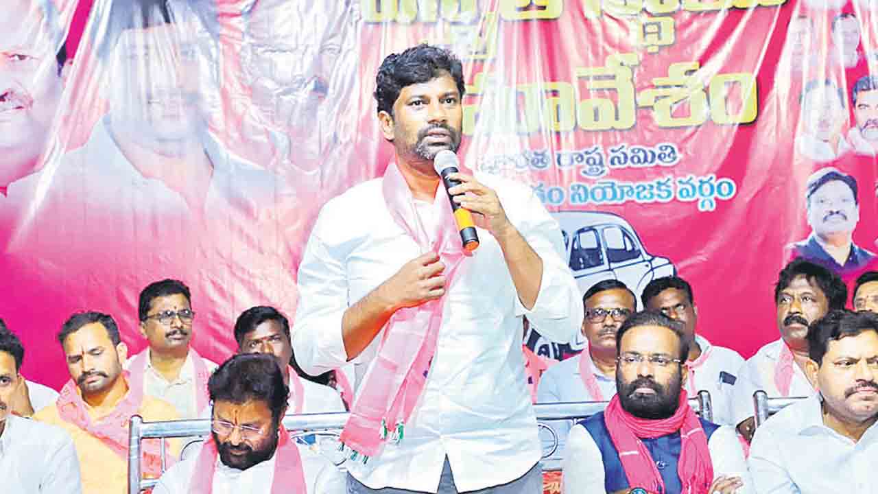 తెలంగాణకు కేసీఆరే రక్ష