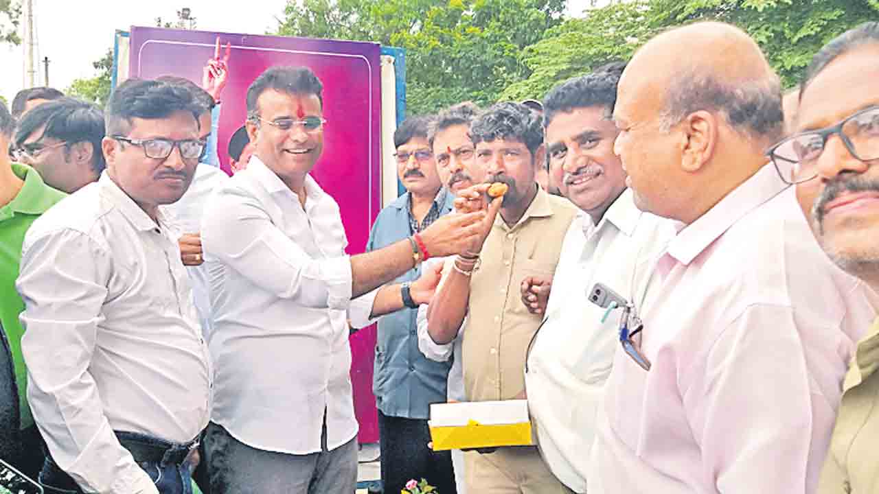 ఆర్టీసీ విలీనం చారిత్రక నిర్ణయం