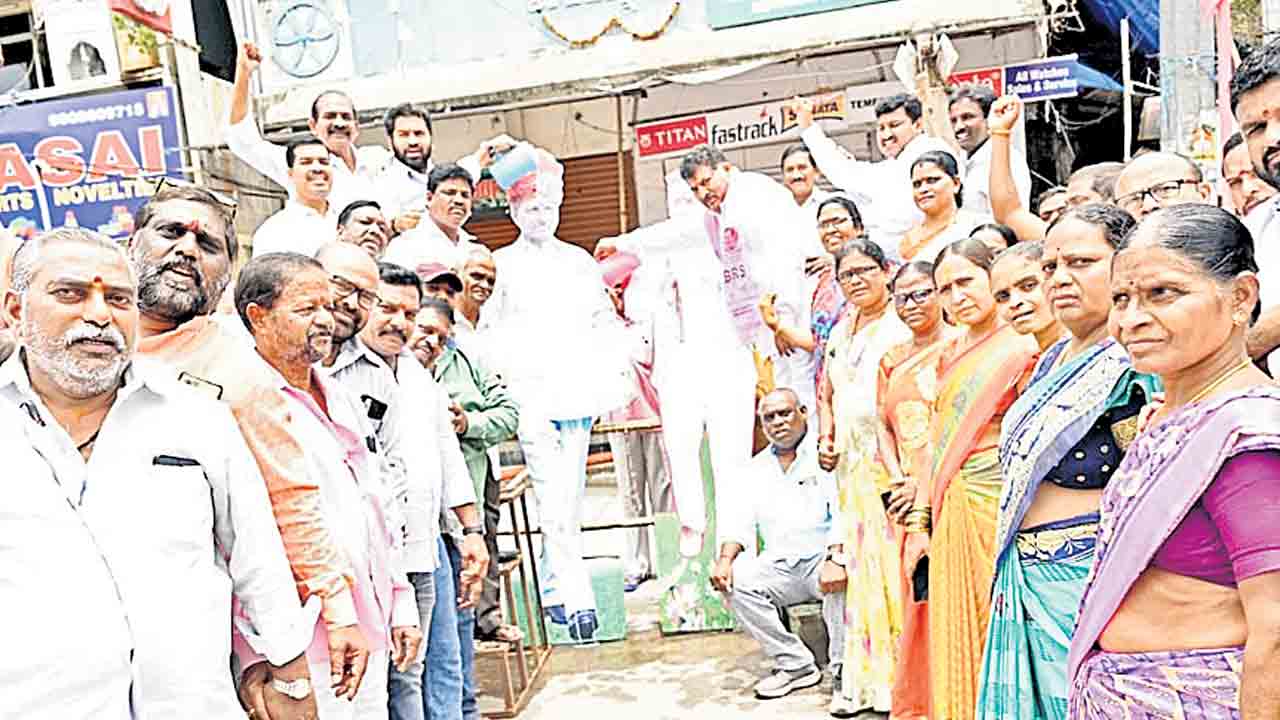 ప్రభుత్వంలో ఆర్టీసీ విలీనం చారిత్రక నిర్ణయం