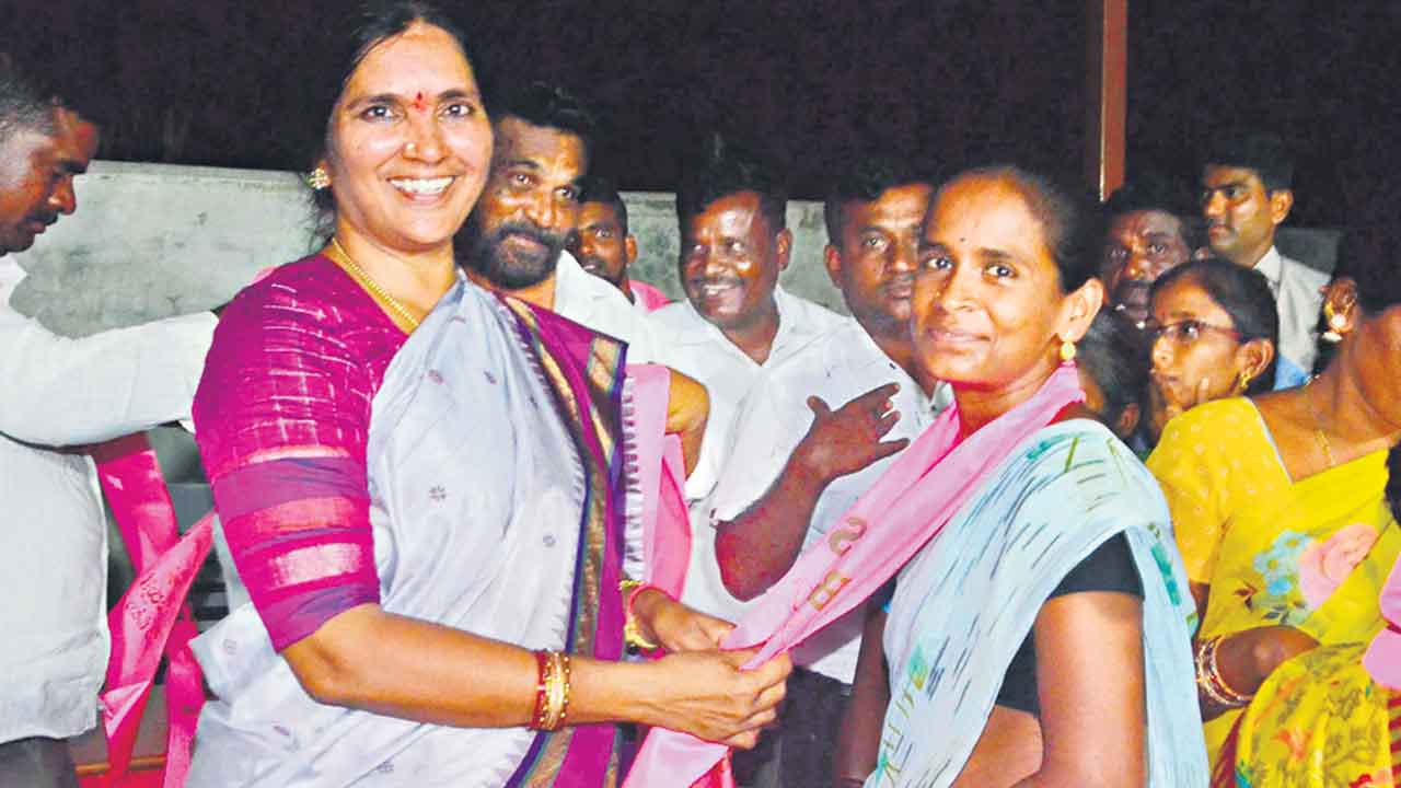 అన్ని వర్గాల ప్రజలు బీఆర్‌ఎస్‌ వైపే