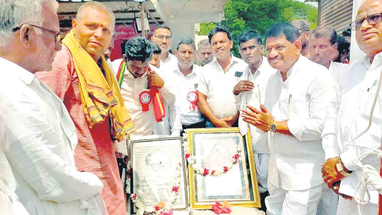 ఆశయాలను కొనసాగించాలి..