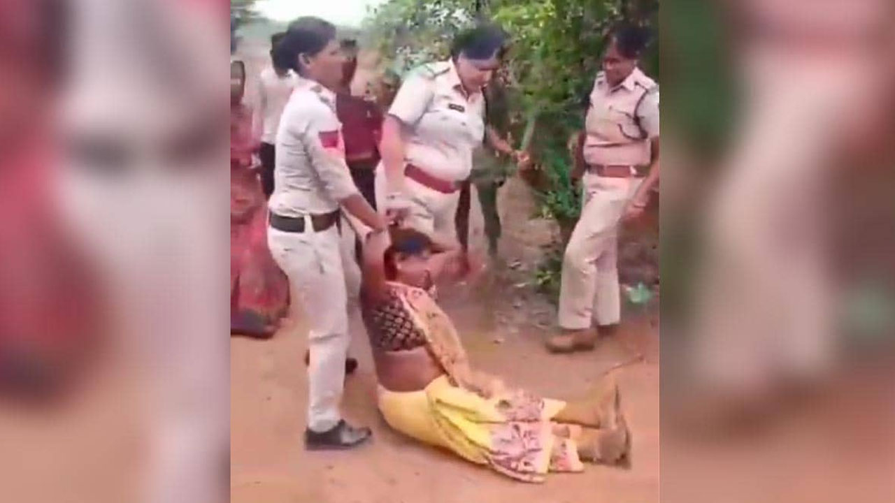 Madhya Pradesh Police | మహిళ జుట్టు పట్టి ఈడ్చుకెళ్లిన మధ్యప్రదేశ్‌ పోలీసులు..