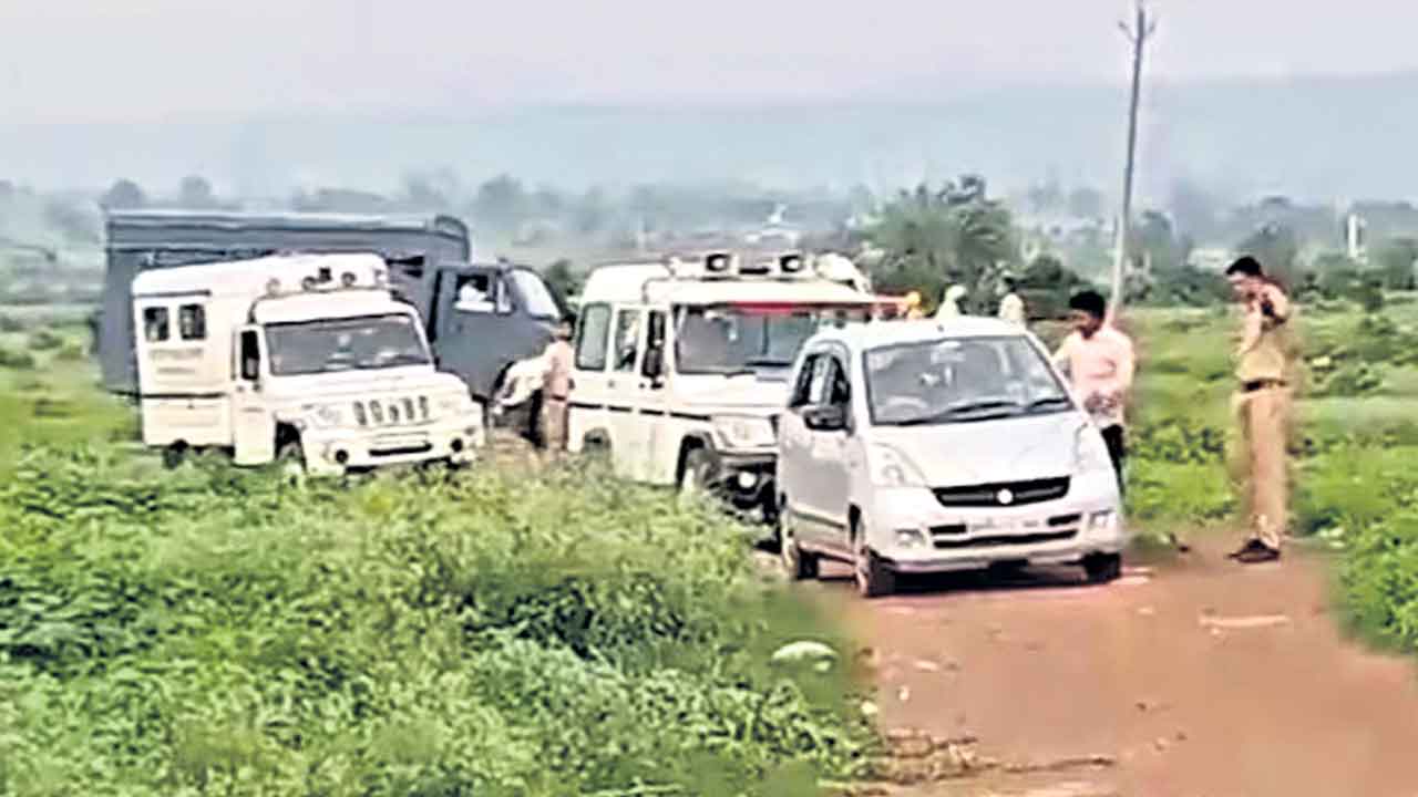 Madhya Pradesh | బీజేపీ పాలిత మధ్యప్రదేశ్‌లో దారుణం.. లైంగిక వేధింపుల కేసు వెనక్కి తీసుకోలేదని దళిత యువకుడిని కొట్టి చంపిన దుండగులు