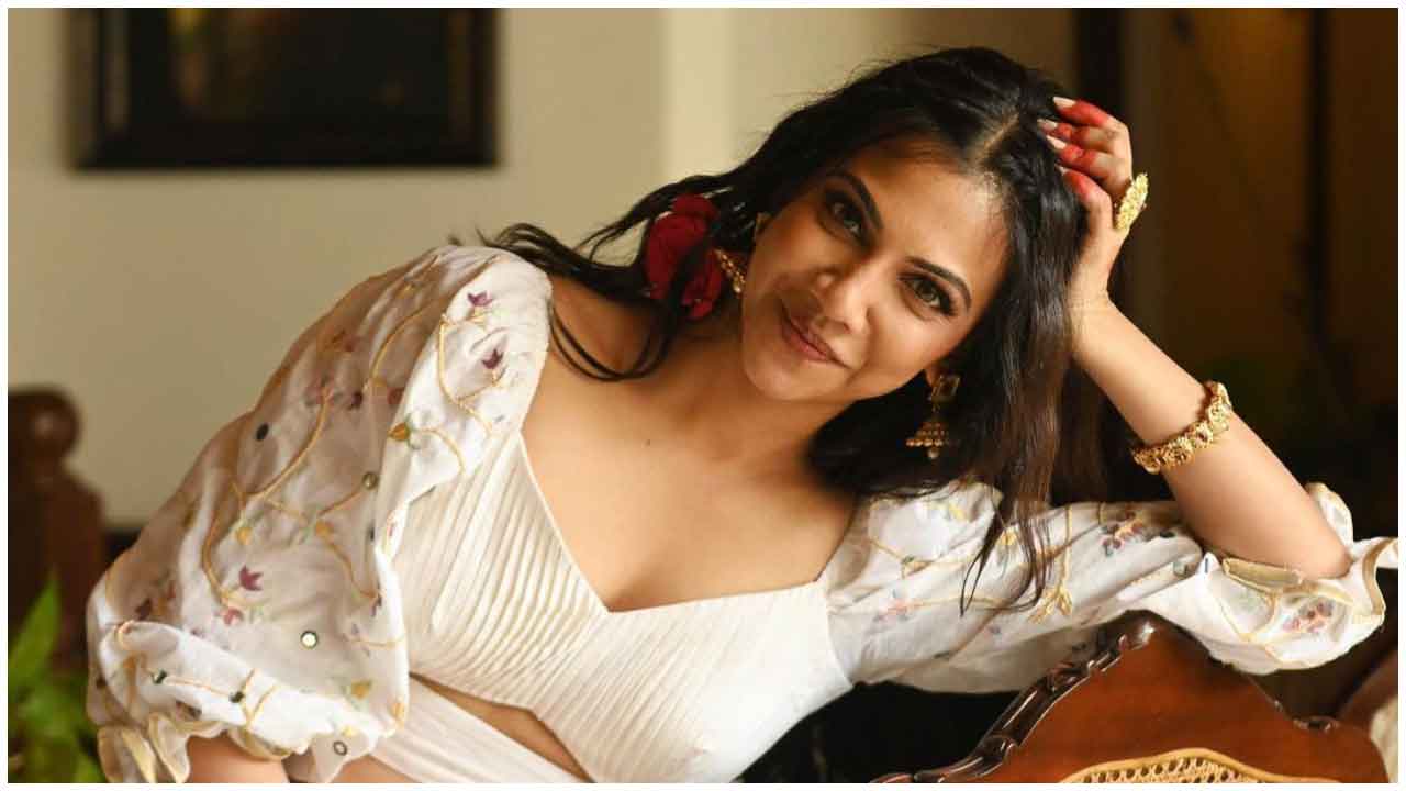 Madonna Sebastian | చిరునవ్వుతో మదిని దోచుకుంటున్న మ‌డోన్నా సెబాస్టియ‌న్‌..