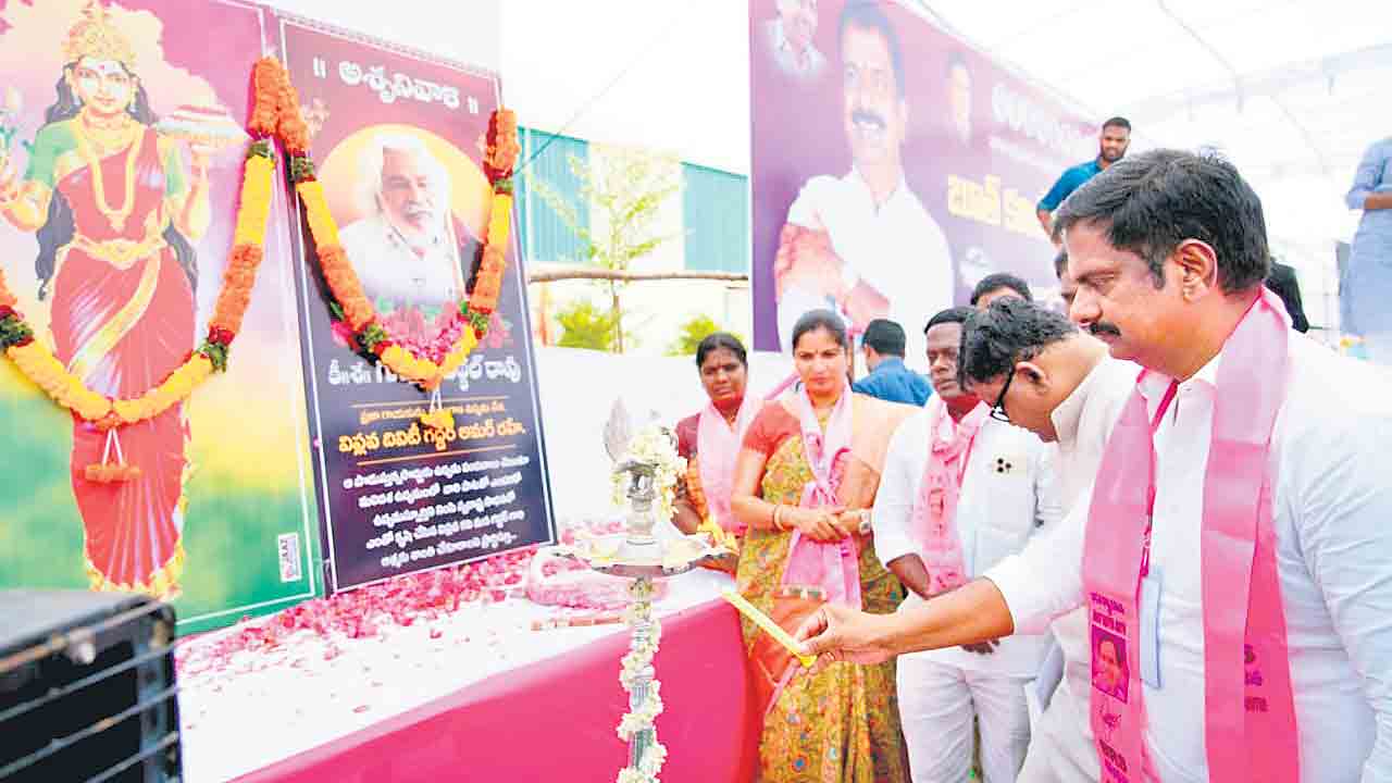 కలిసికట్టుగా పనిచేయాలి