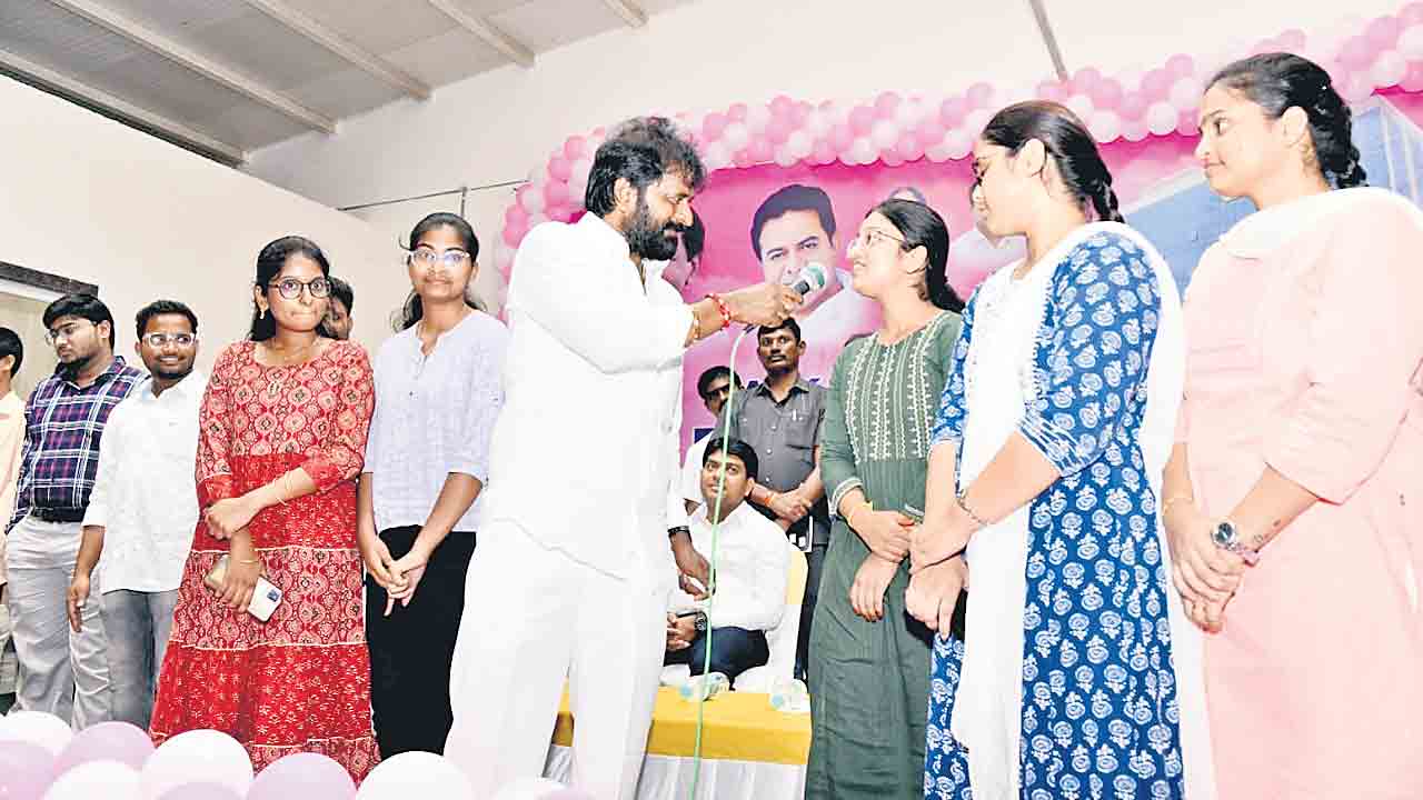 వలసల జిల్లా.. ఉపాధి ఖిల్లా