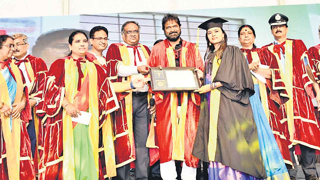 వైద్యులు దైవంతో సమానం