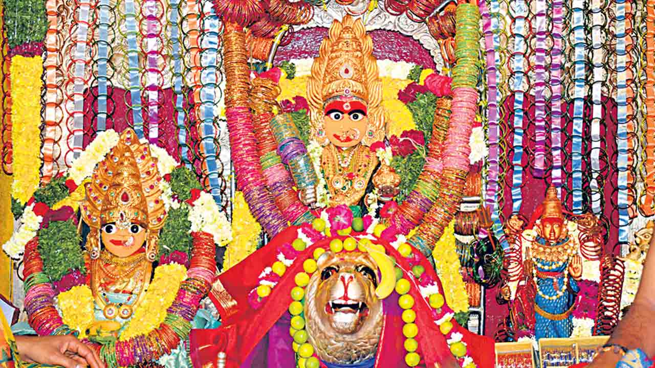 Mahankali temple | ఉజ్జయిని మహంకాళిని దర్శించుకున్న కేంద్రమంత్రి