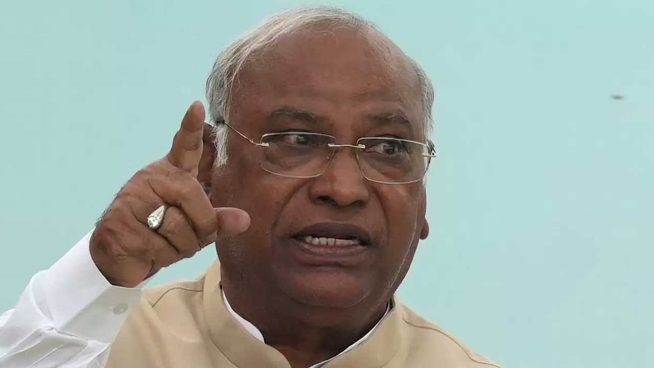 Mallikarjun Kharge | మోదీ సర్కారు దేశ ఆరోగ్య వ్యవస్థను నిర్వీర్యం చేసింది: మల్లికార్జున్‌ ఖర్గే