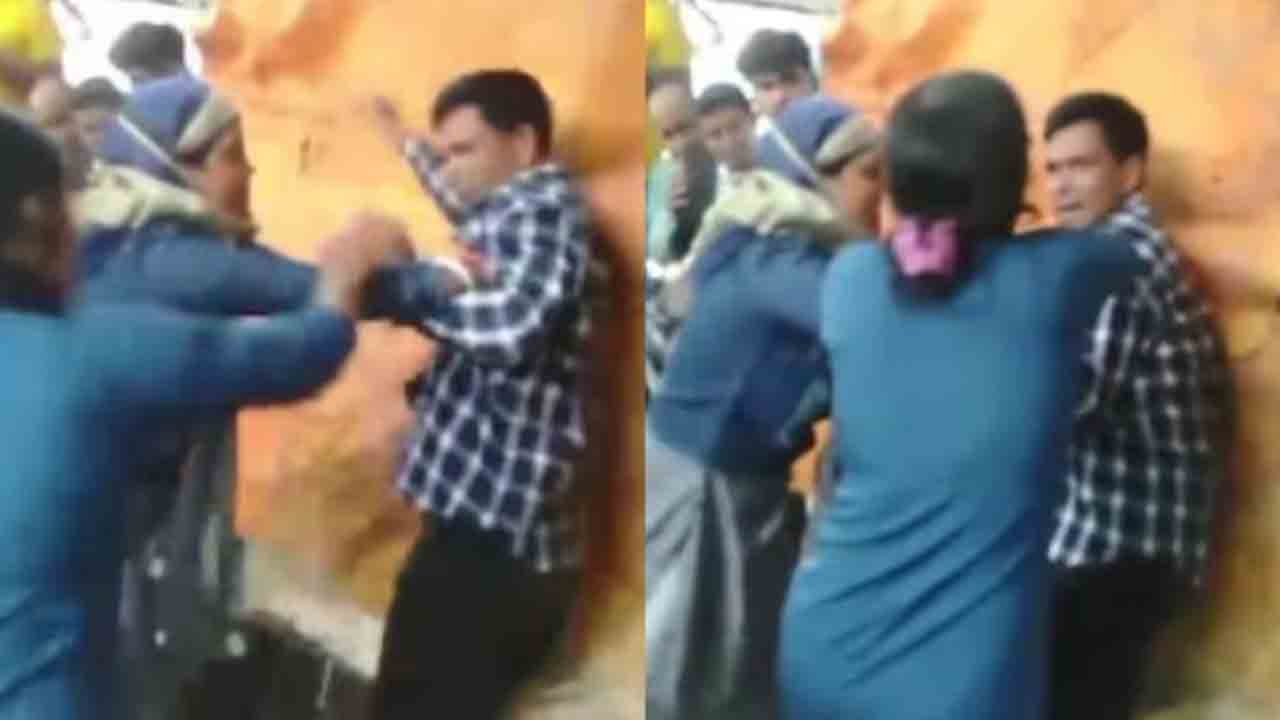 Watch: కోర్టు బయట వ్యక్తిని కొట్టిన భార్య, మరదలు.. ఎందుకంటే?