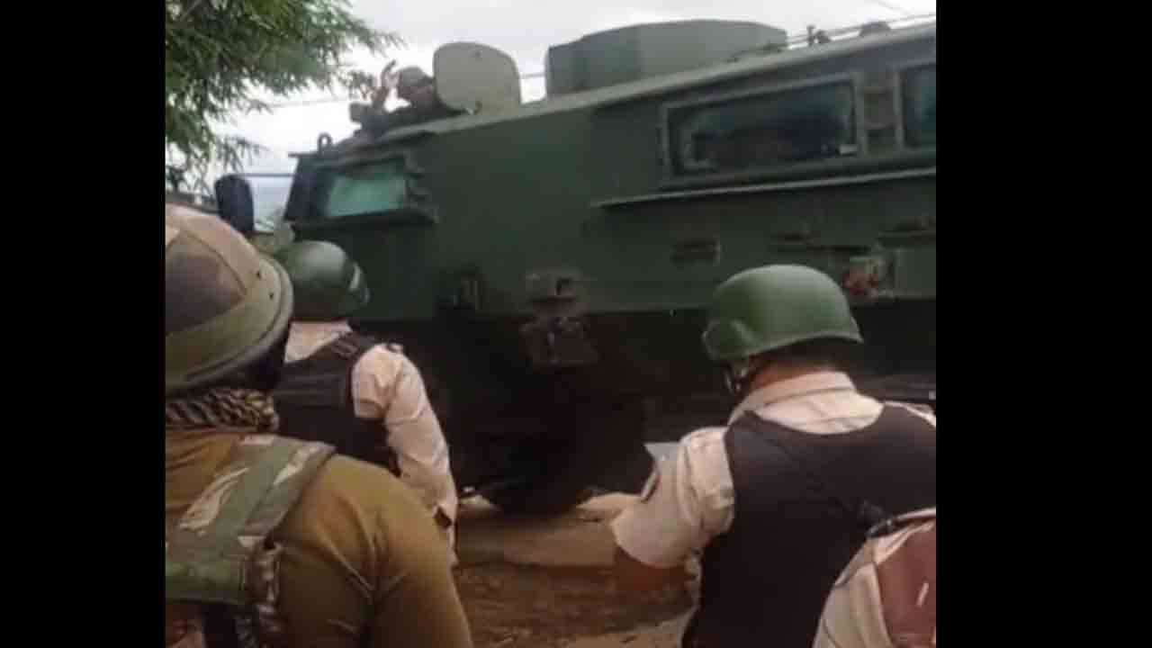 Manipur violence | మణిపూర్‌లో 15 ఇండ్లు దగ్ధం.. పోలీసులు, అస్సాం రైఫిల్స్ మధ్య వాగ్వాదం