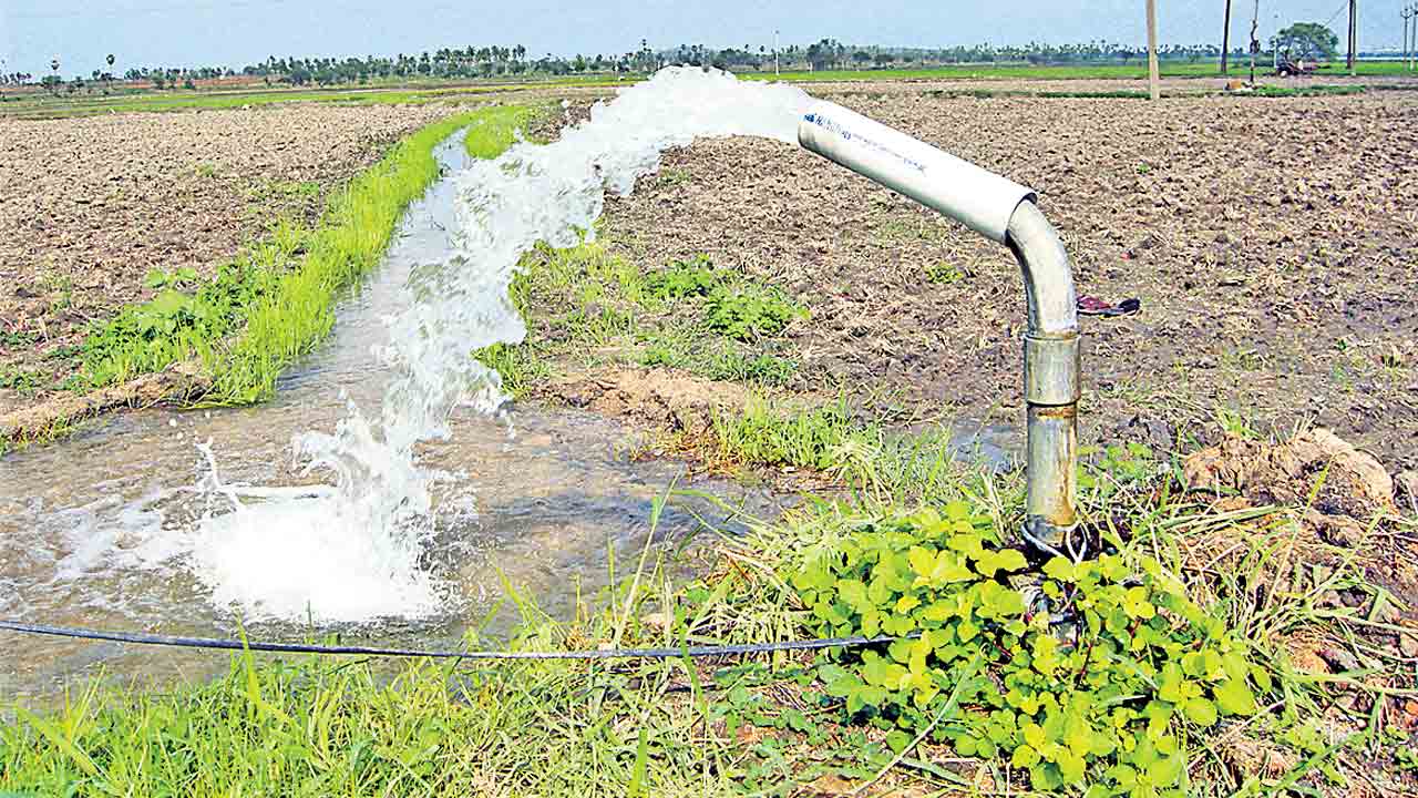 కర్ణాటకలో కోతలు.. మన దగ్గర వెలుగులు