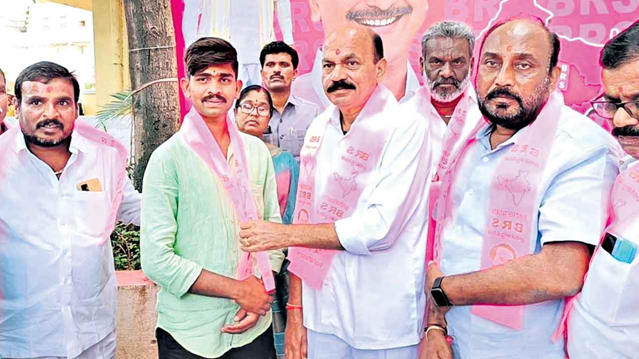 బీఆర్‌ఎస్‌లో చేరికల వెల్లువ