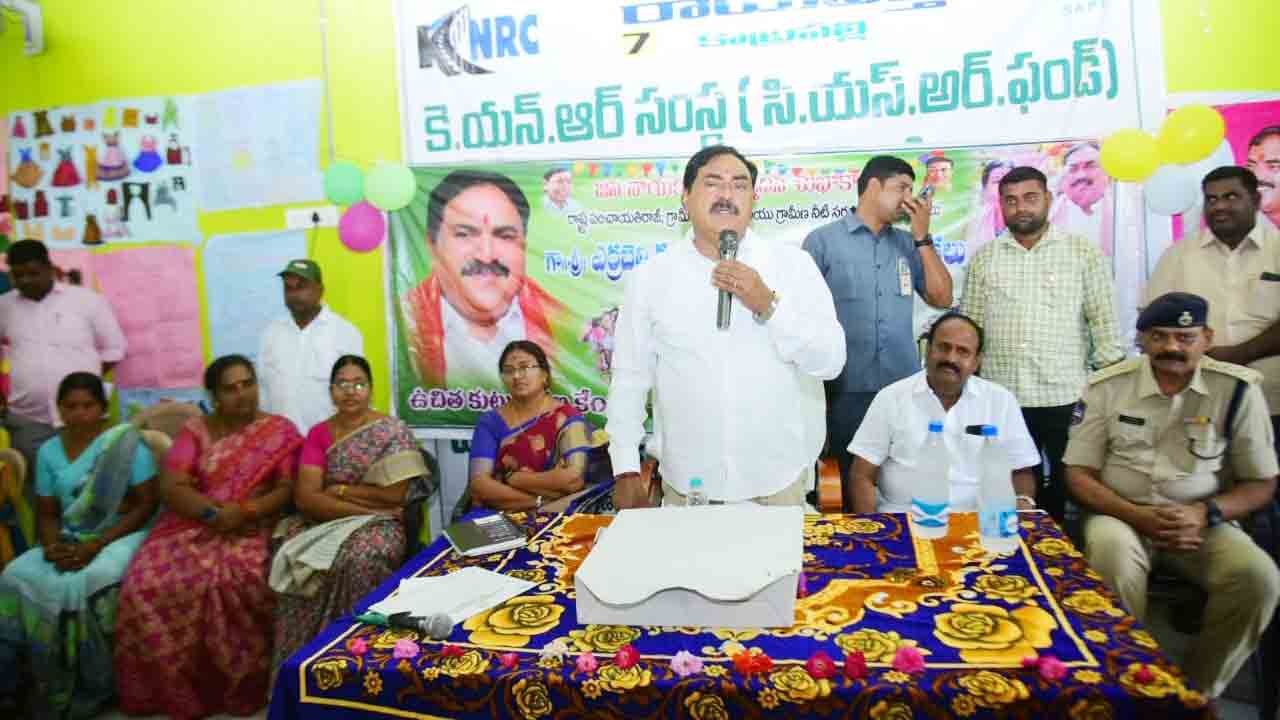 మహిళా చైతన్యంతోనే సమాజాభివృద్ధి