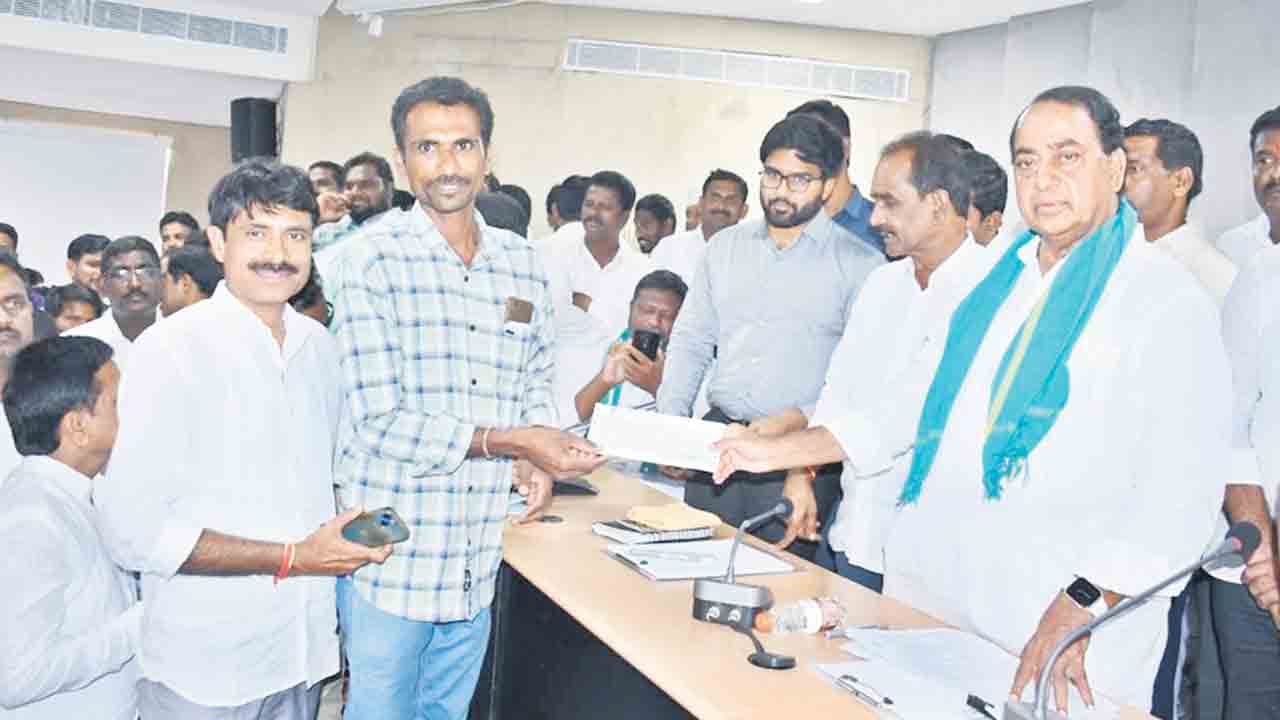 బీసీల ఆర్థిక బలోపేతానికే రూ. లక్ష సాయం