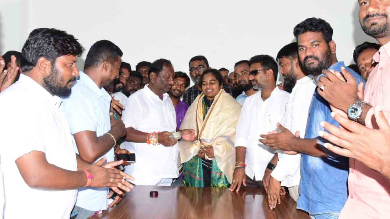 Minister Koppula | పవర్‌ లిఫ్టింగ్‌ బంగారు విజేత స్వప్నికను సన్మానించిన మంత్రి కొప్పుల