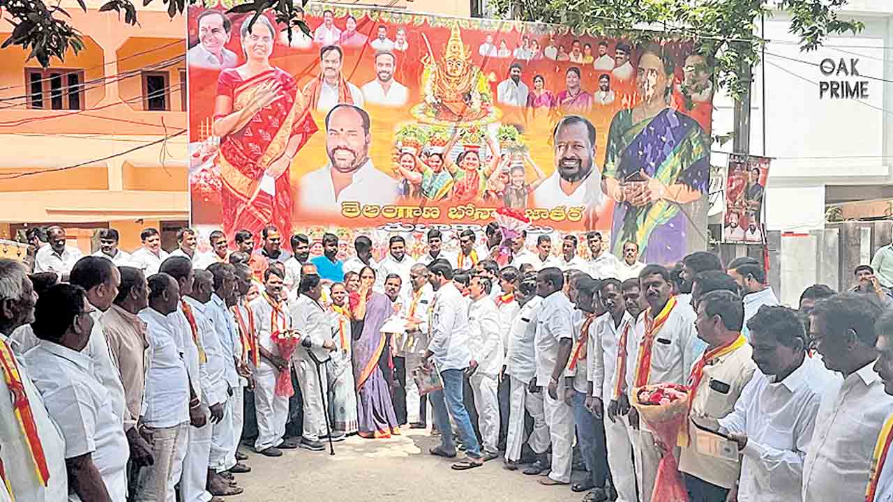 కుల వృత్తులకు తెలంగాణ సర్కార్‌ పెద్దపీట