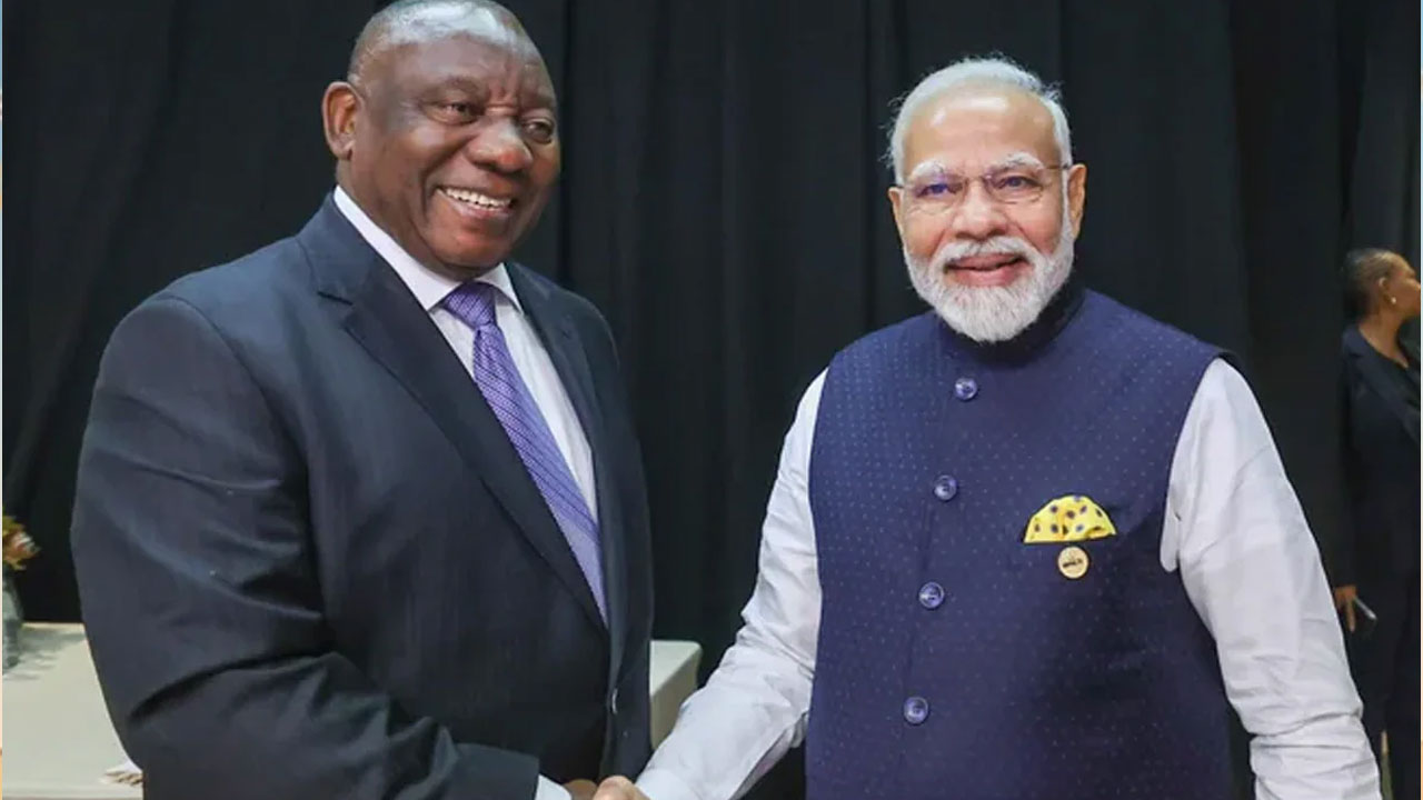 PM Modi | బ్రిక్స్‌ సమావేశాల్లో ఆసక్తికర ఘటన.. వేదిక త్రివర్ణపతాకం.. ప్రధాని మోదీ ఏం చేశారంటే!