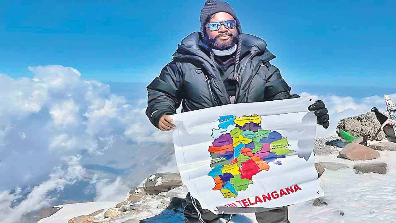 మౌంట్‌ ఎల్‌బ్రస్‌ పై మనోడు