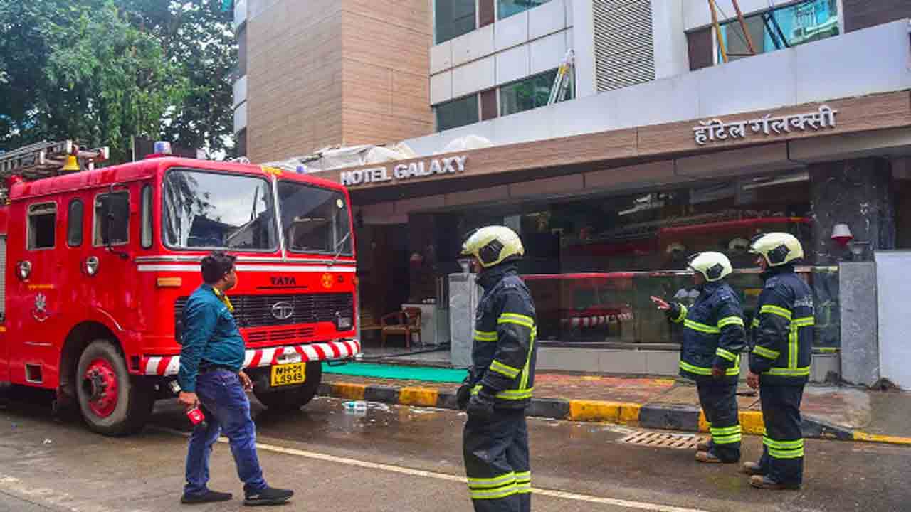 NRI Couple Killed In Fire Accident | త్వరలో పెళ్లి పీటలెక్కనున్న ఎన్నారై జంట.. హోటల్‌   అగ్నిప్రమాదంలో మృతి