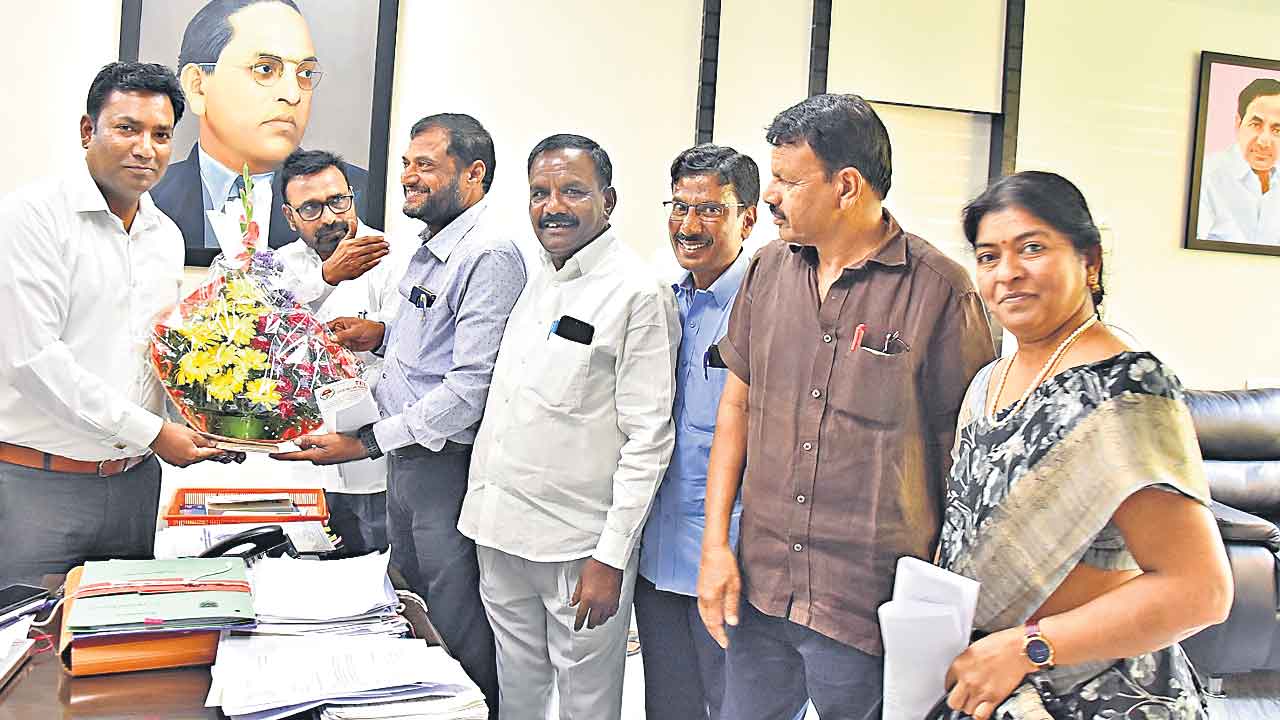 ప్రభుత్వ దృష్టికి గురుకుల టీచర్ల సమస్యలు