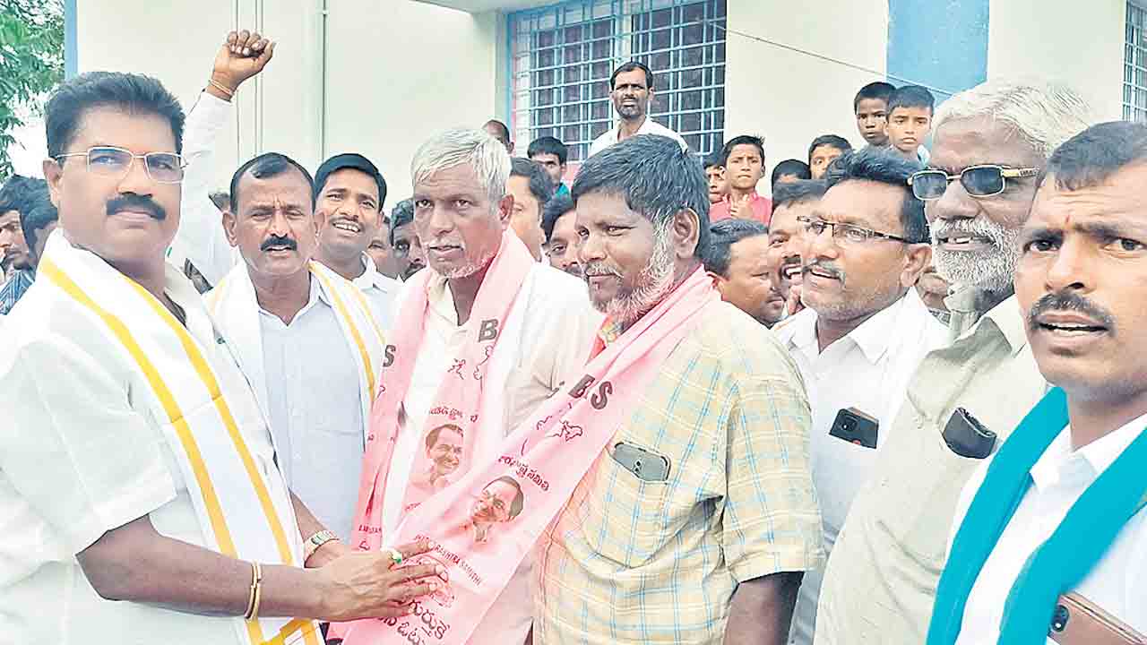 బీఆర్‌ఎస్‌లోకి భారీగా చేరికలు