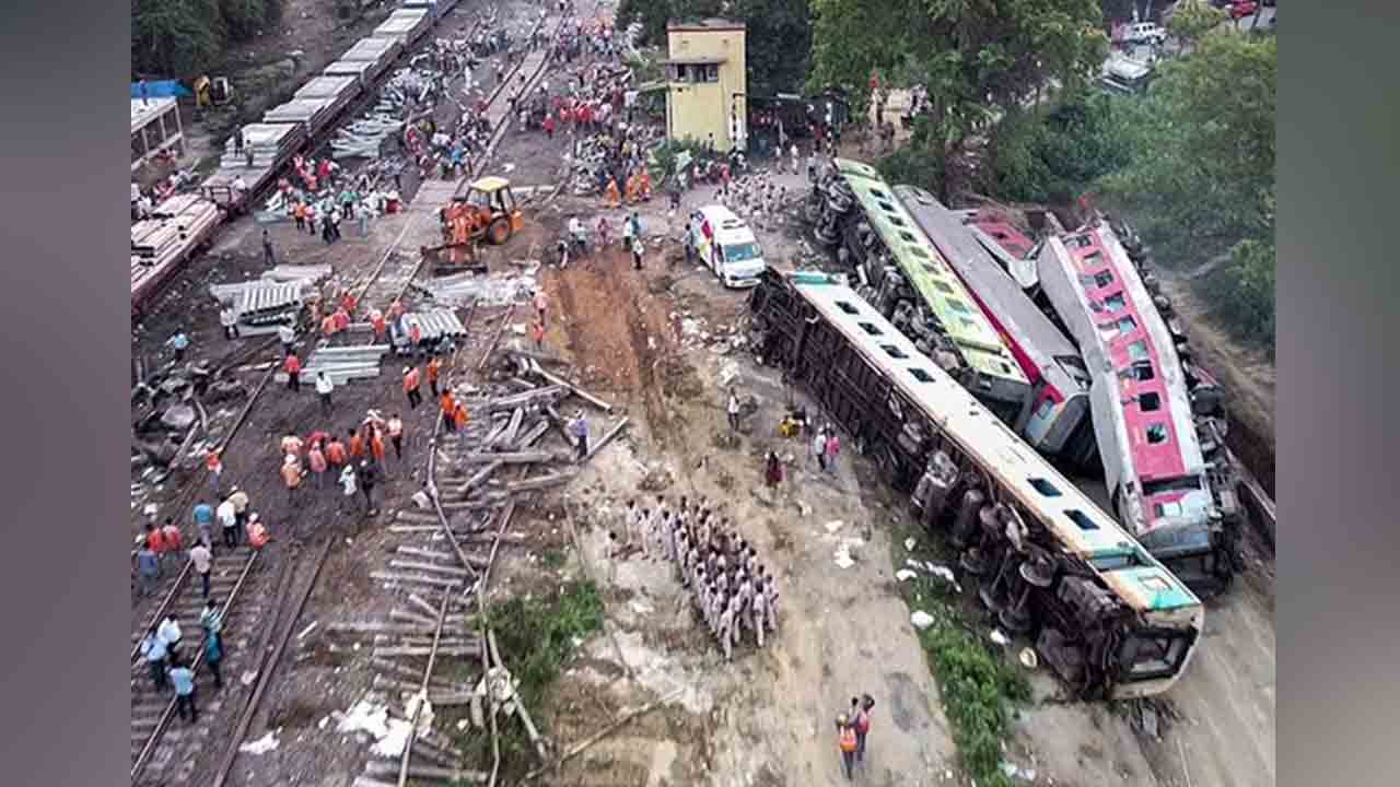 Odisha Train Tragedy | అనుమ‌తుల్లేని మ‌ర‌మ్మ‌తుల వ‌ల్లే ఒడిశా రైలు దుర్ఘ‌ట‌న‌.. నిగ్గు తేల్చిన సీబీఐ ద‌ర్యాప్తు!