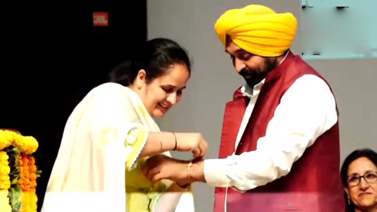 Punjab CM | సీఎం ప్రసంగిస్తుండగా రాఖీ కట్టేందుకు స్టేజీపైకి మహిళ.. స్పీచ్‌ను ఆపేసి రాఖీ కట్టించుకున్న భగవంత్‌ మాన్‌.. Video
