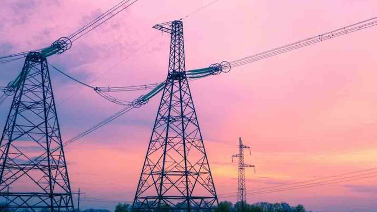 విద్యుత్‌ ఛార్జీల పెంపుపై భగ్గుమంటున్న మహారాష్ట్ర.. గుజరాత్‌ కంపెనీకి ఇచ్చిన కరెంట్‌ కాంట్రాక్ట్‌ రద్దు చేయాలని ఆందోళన